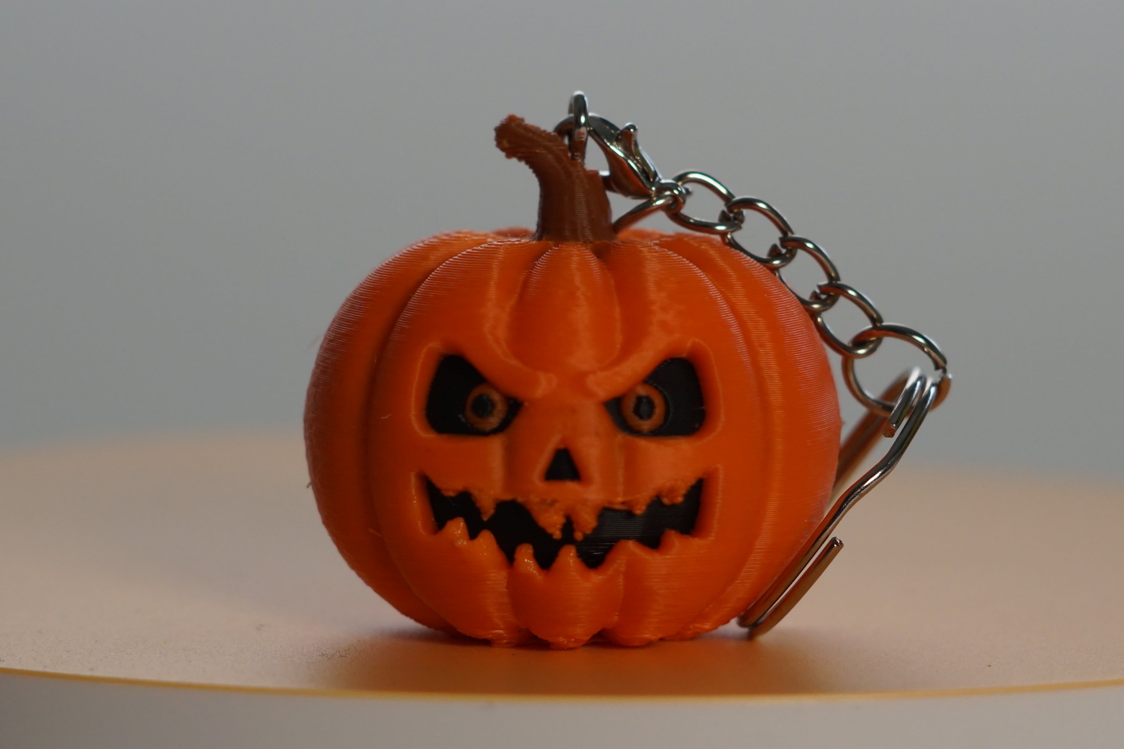 3D-gedruckter Kürbis Schlüsselanhänger – Halloween Mini Deko aus PLA | Handgemacht von 3Drucke3D