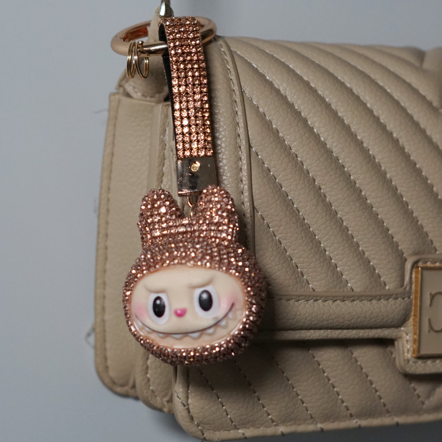 The Crystal Monsters – Glitzernde Figuren als Schlüsselanhänger & Taschenanhänger