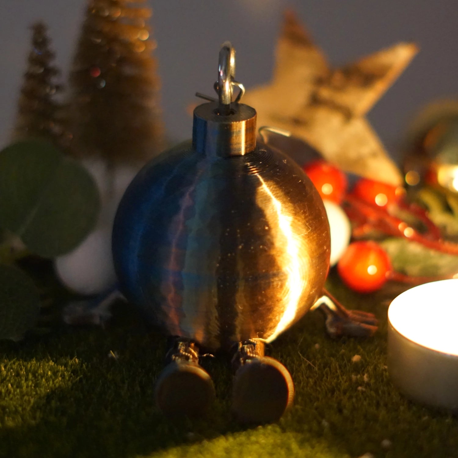 Kugel mit Beinen – die chilligste Weihnachtsdeko der Welt. Verschiedene Set-Größen ab 10,99€