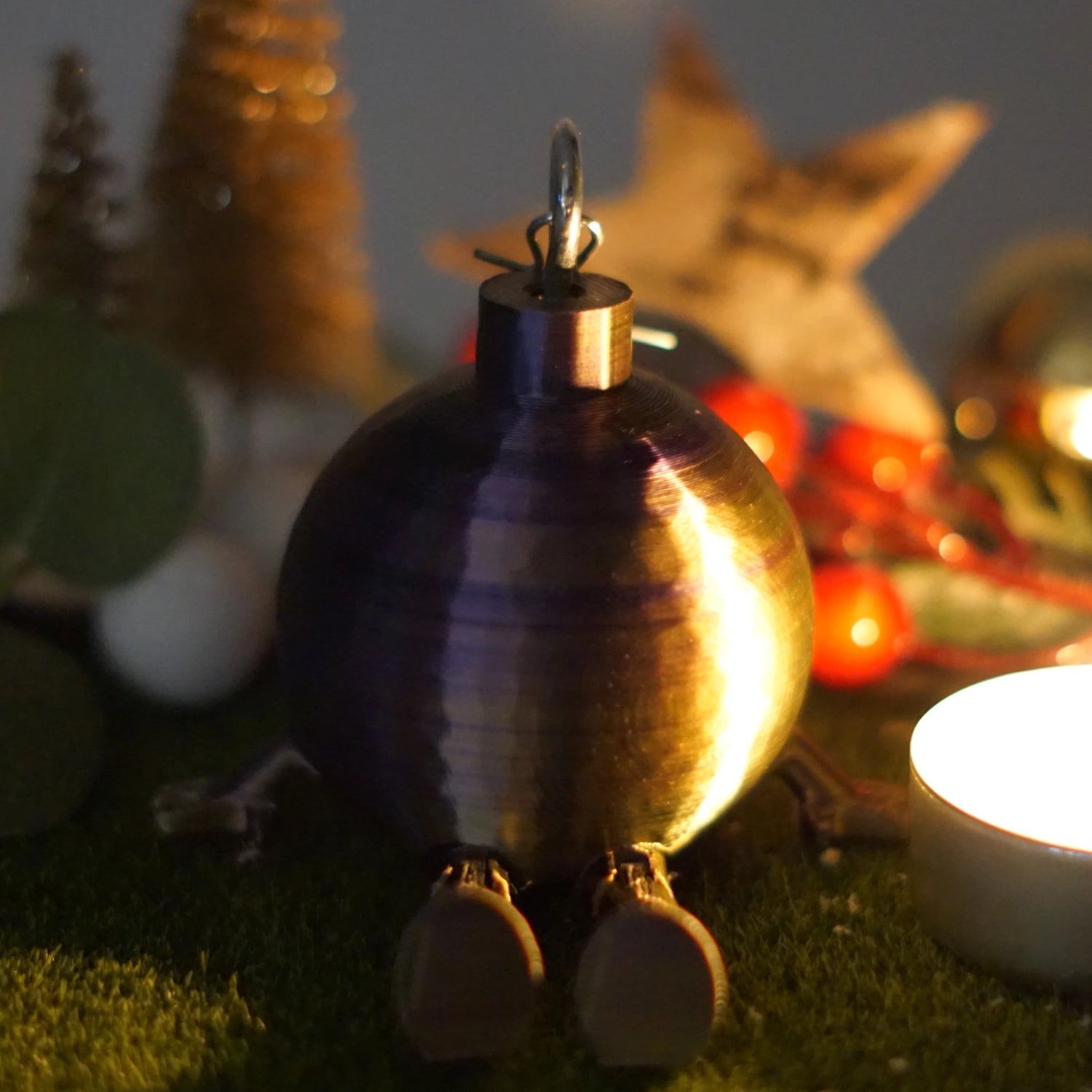 Kugel mit Beinen – die chilligste Weihnachtsdeko der Welt. Verschiedene Set-Größen ab 10,99€