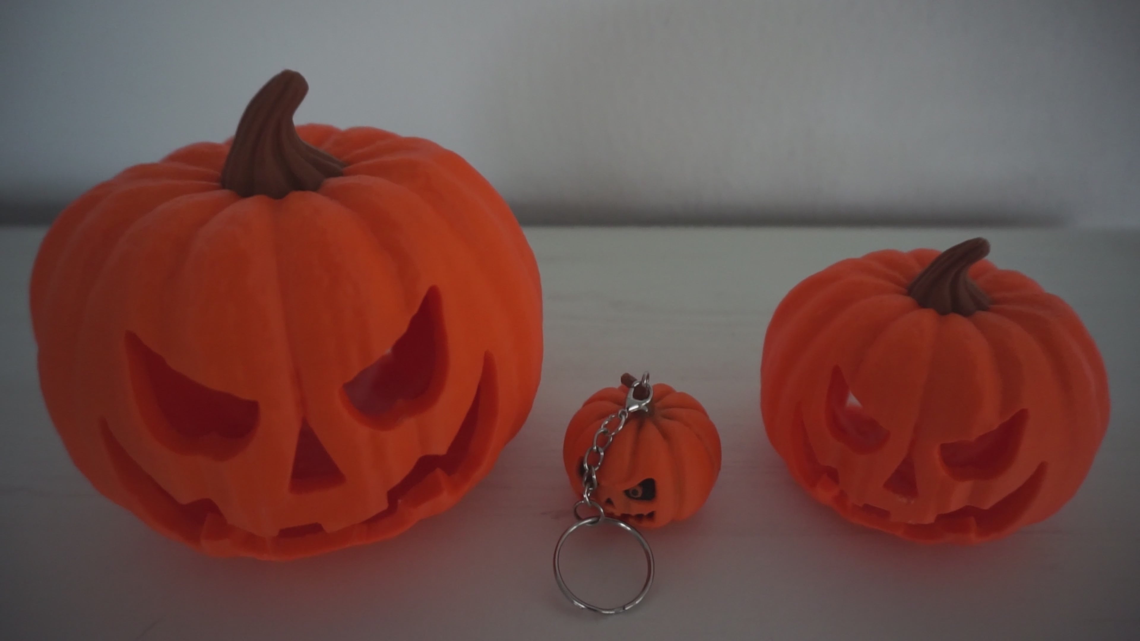 3D-gedruckter Halloween Kürbis mit Öffnung für LED Teelichter – Dekofigur von 3Drucke3D