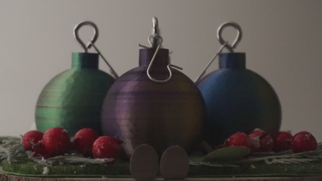 Kugel mit Beinen – die chilligste Weihnachtsdeko der Welt. Verschiedene Set-Größen ab 10,99€